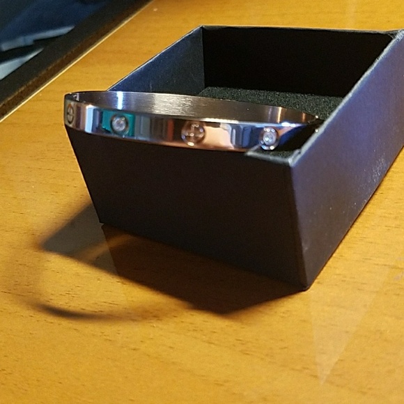 18k Rose Gold Locking Love Bangle Bracelet - Picture 5 of 7